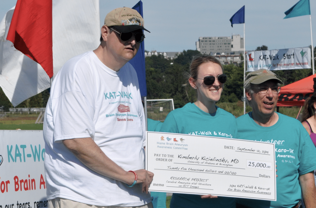 Dr kim receiving 2015 research grant for brain aneurysm research
